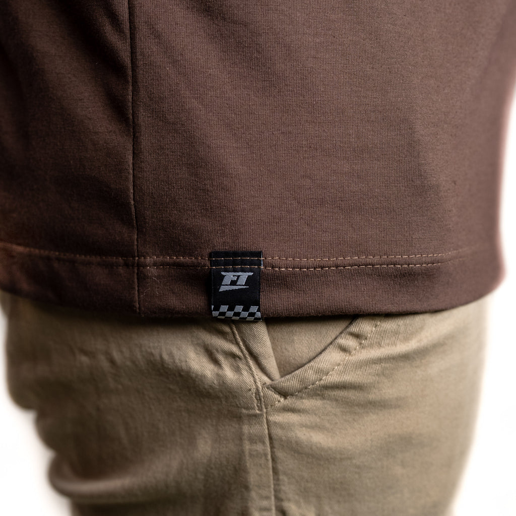 Camiseta Off Road FT - Detalhe etiqueta clip FT na barra lateral