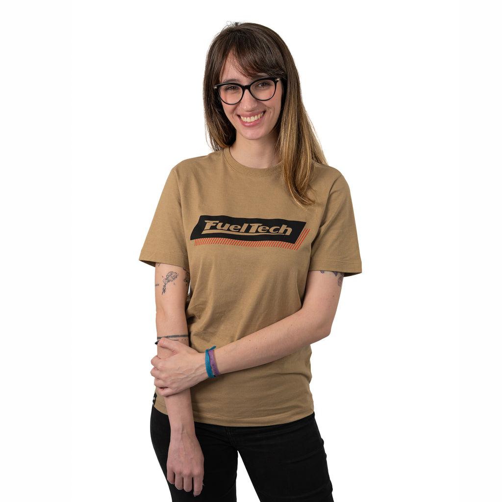 Camiseta Grid FT FuelTech - modelo feminino, vista frontal